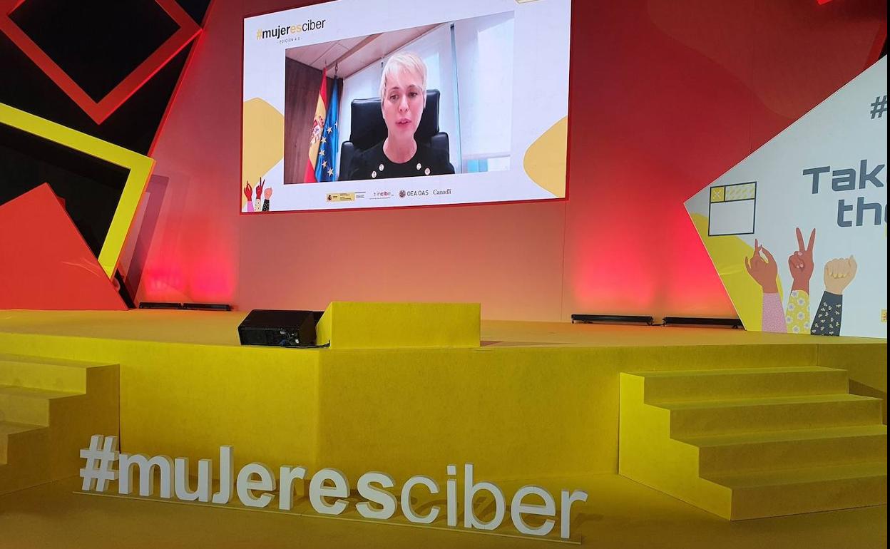 Carme Artigas inaugura telemáticamente la cuarta edición del MujeresCiber