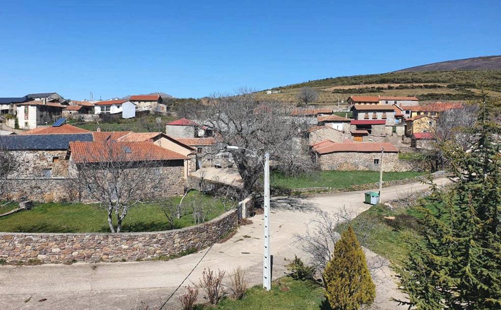 Paisaje de uno de los 42 pueblos que conforman Riello.