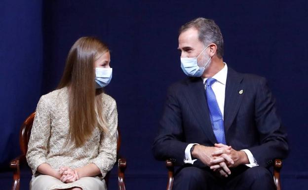 La princesa de Asturias junto a su padre, Felipe VI.