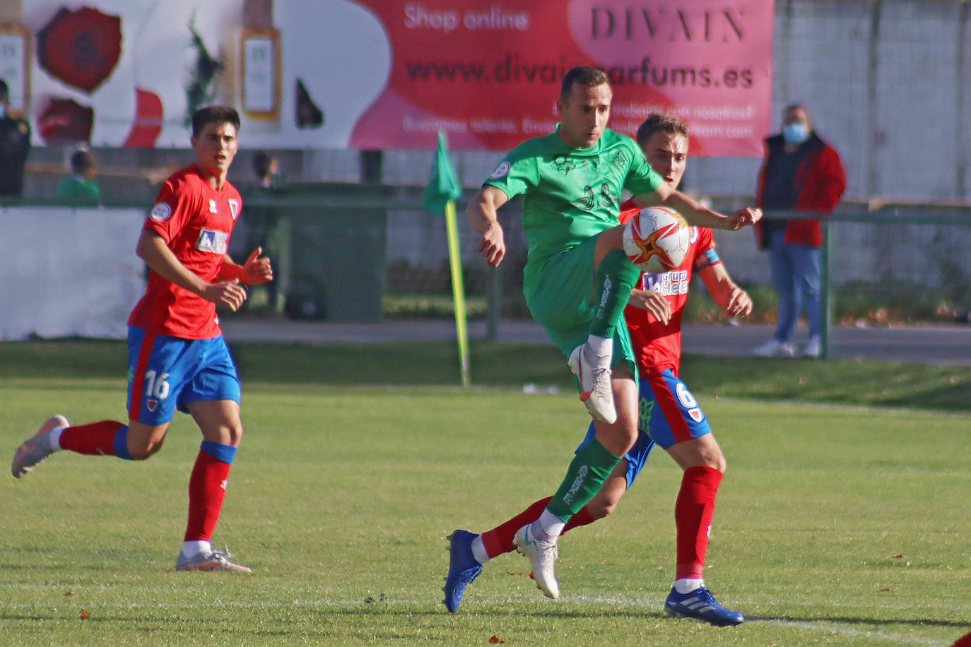 Fotos: Las mejores imágenes del Astorga-Numancia B