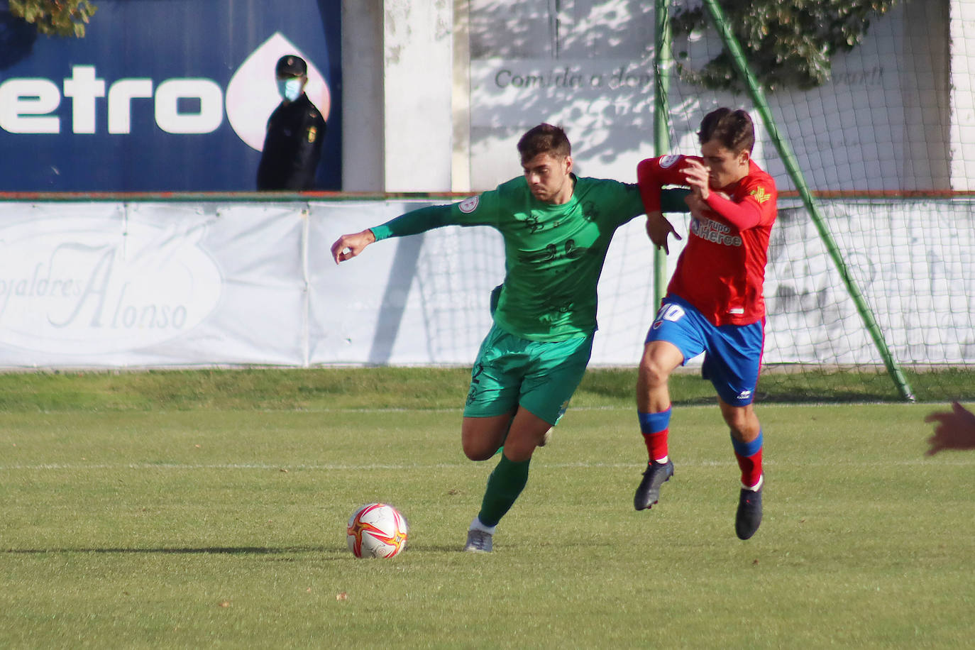 Fotos: Las mejores imágenes del Astorga-Numancia B