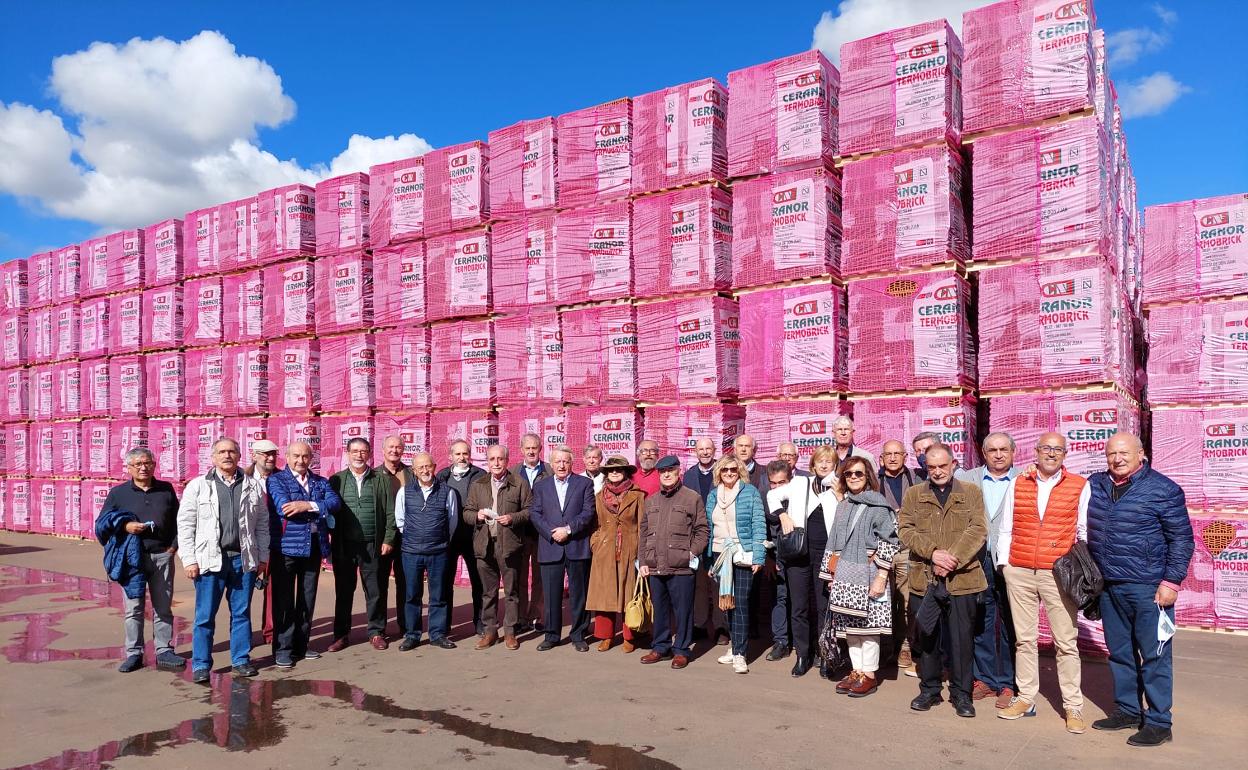 Coincidiendo con el encuentro anual visitaron la fábrica de ladrillos Ceranor en Valencia de don Juan.