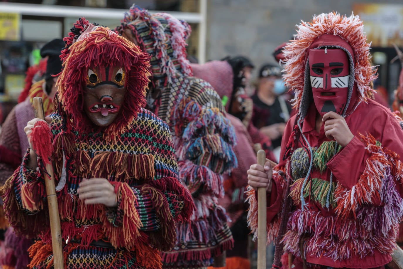 Desfile de mascarados y quema de un mascarado con motivo de la celebración del I Congreso Internacional de Carnaval.