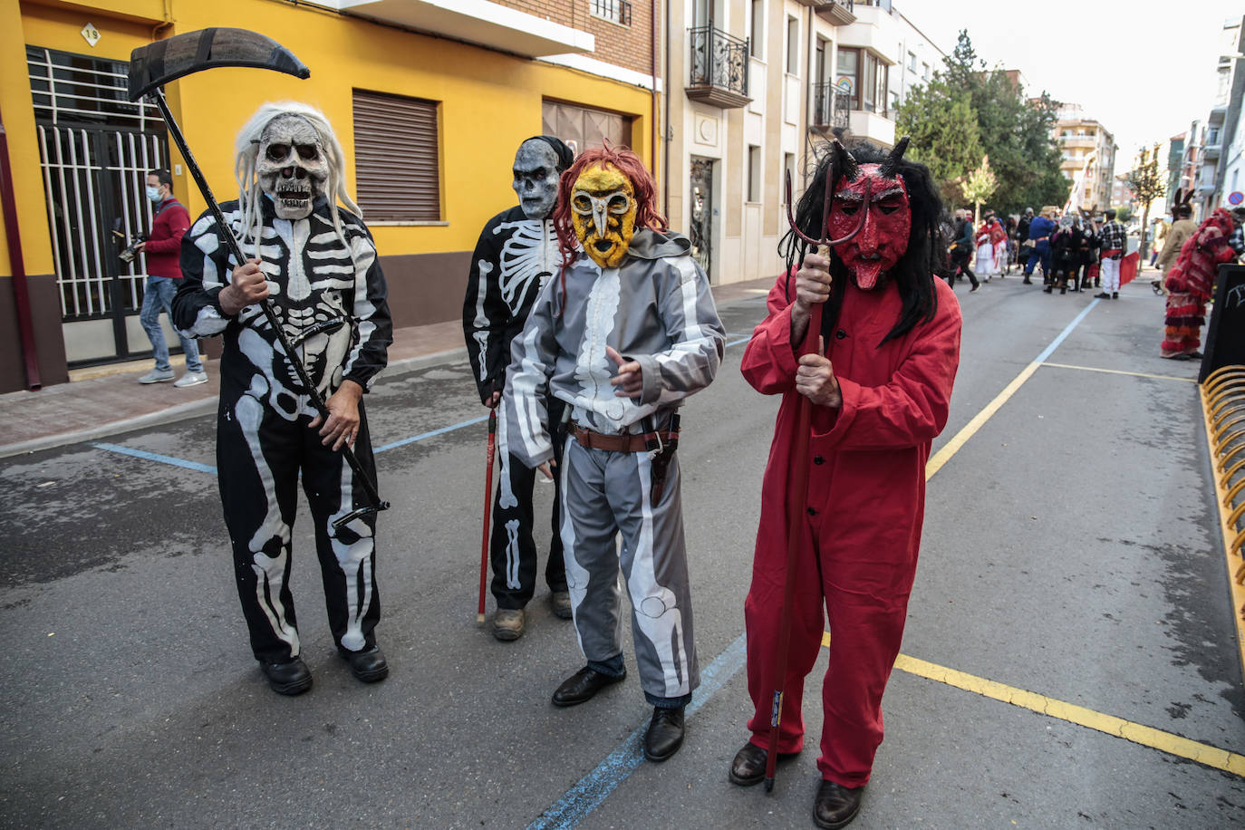 Desfile de mascarados y quema de un mascarado con motivo de la celebración del I Congreso Internacional de Carnaval.