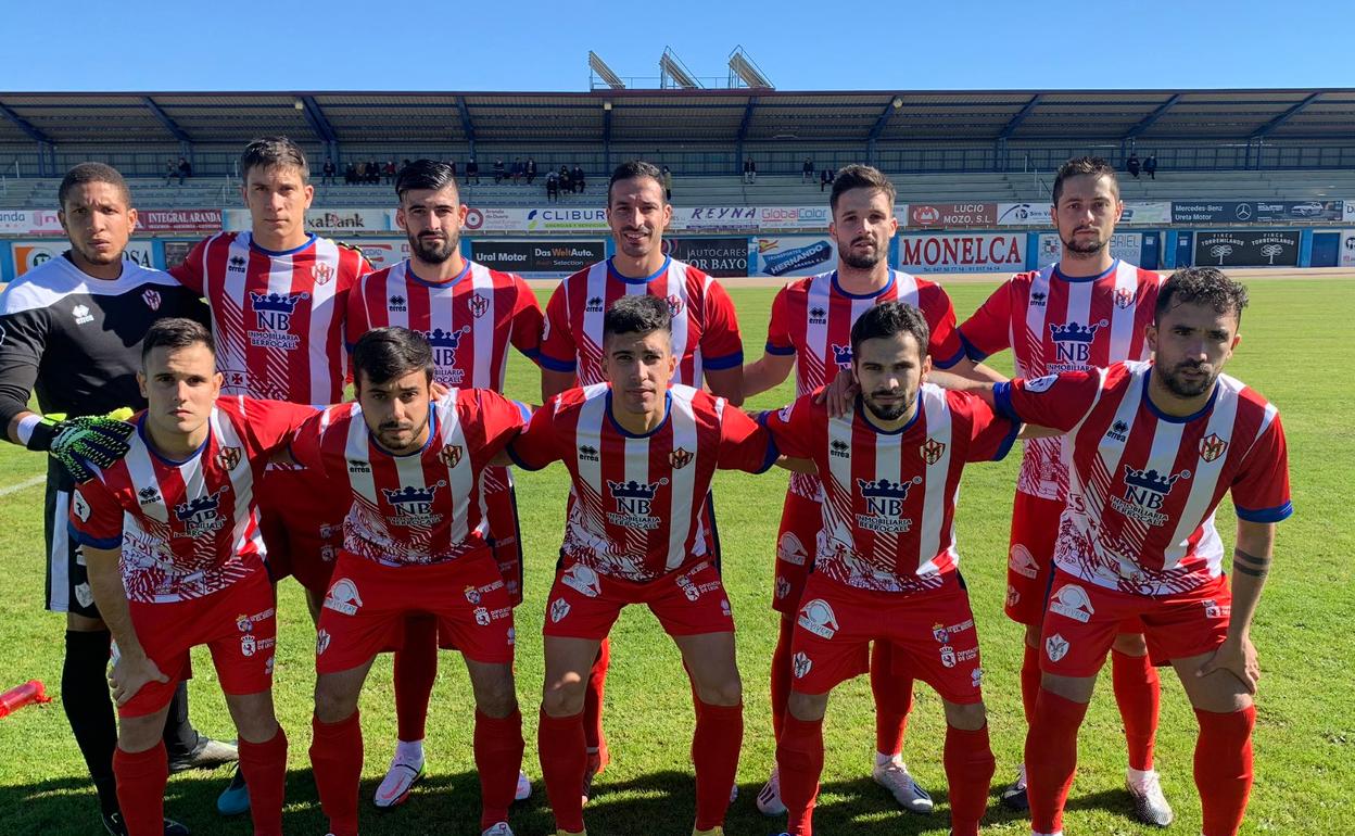 Formación del Atlético Bembibre en El Montecillo.