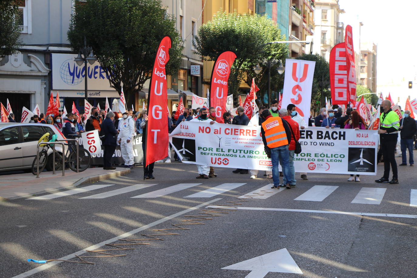 Reclaman que no haya deslocalización de sus puestos de trabajo y que no se siga adelante con la desindustrialización de León.