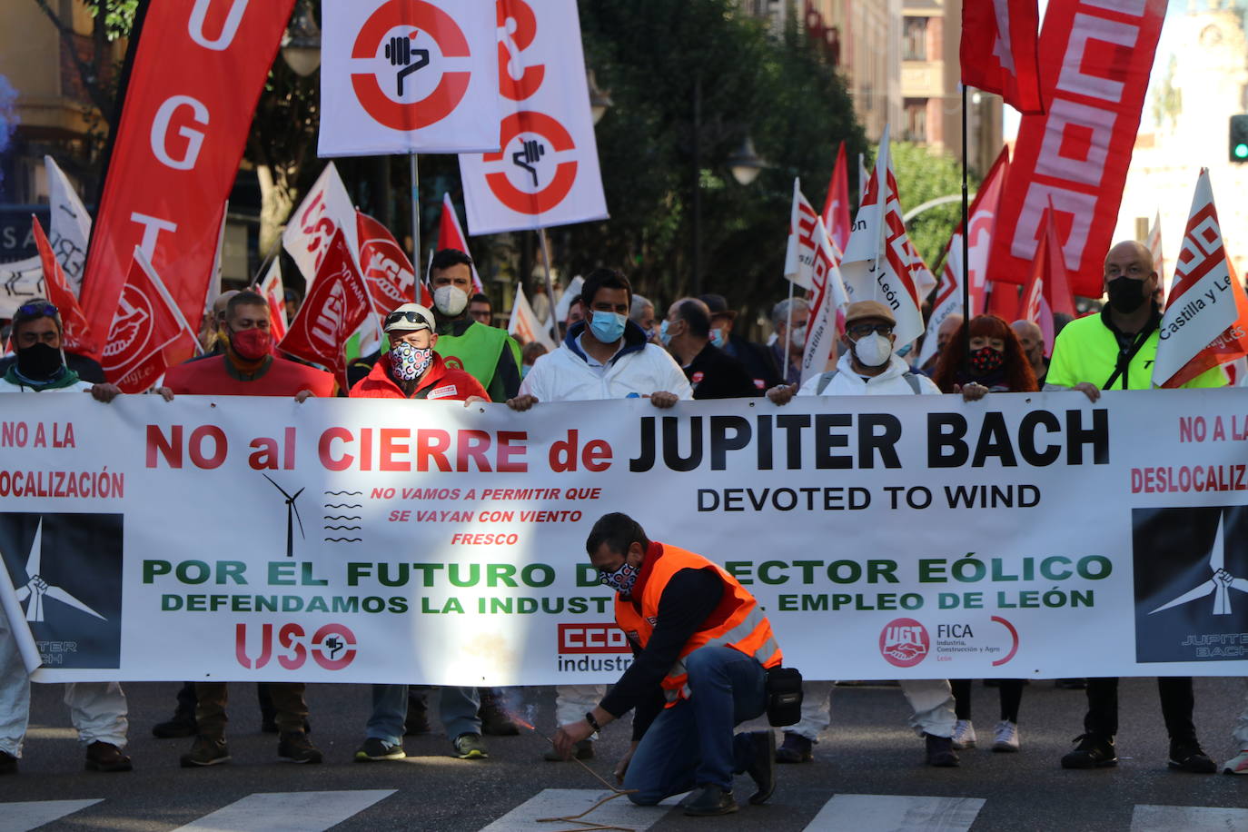 Reclaman que no haya deslocalización de sus puestos de trabajo y que no se siga adelante con la desindustrialización de León.