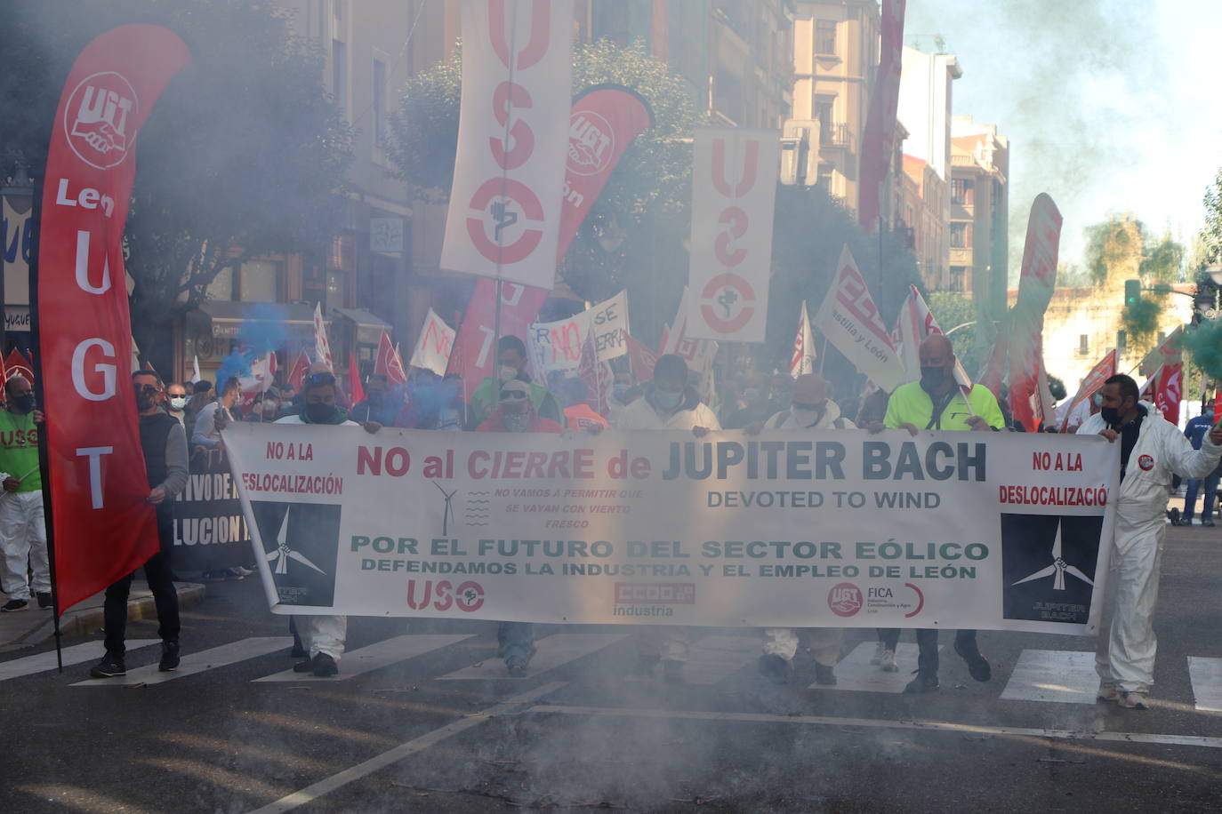 Reclaman que no haya deslocalización de sus puestos de trabajo y que no se siga adelante con la desindustrialización de León.