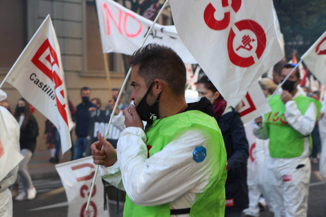 Reclaman que no haya deslocalización de sus puestos de trabajo y que no se siga adelante con la desindustrialización de León.