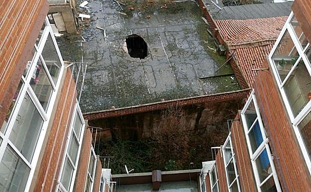 Galería. Imagen de la zona del inmueble que 'afecta' a los vecinos de 'Bodegas Armando'. 