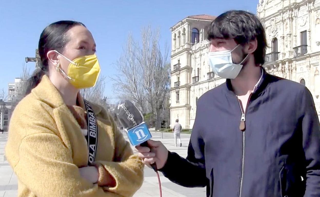 Laura Cordero, pregonera de la Semana Santa de León 2022, durante una entrevista en leonoticias.