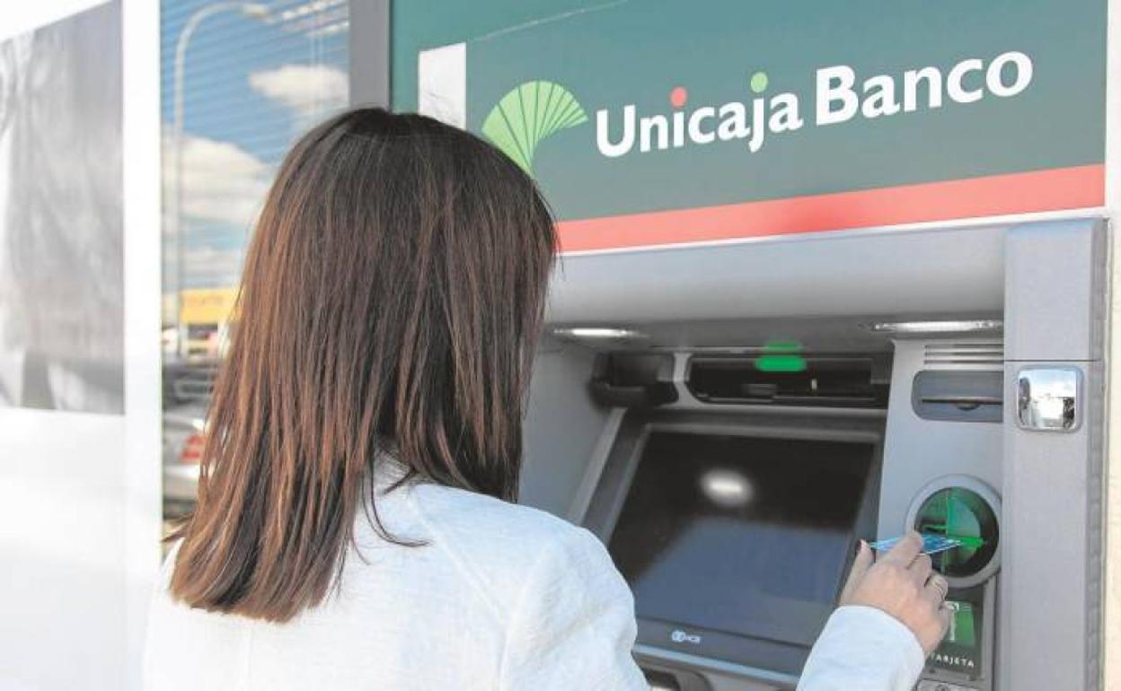 Un cajero de Unicaja Banco. 