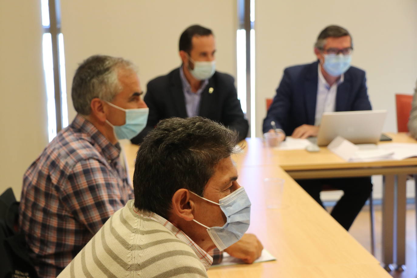 El director general de Patrimonio Natural y Política Forestal, José Ángel Arranz, se reúne con sus homólogos de Asturias, David Villar; Cantabria, Antonio Javier Lucio y Galicia, Belén María do Campo, para constituir el grupo de trabajo de las comunidades autónomas del noroeste sobre el lobo.