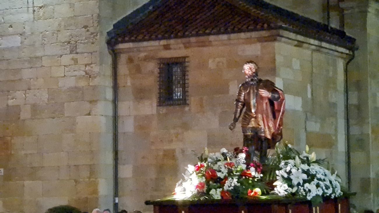 La parroquia de San Marcelo, en colaboración con la Hermandad de Santa Marta y de la Sagrada Cena y la Cofradía de las Siete Palabras de Jesús en la Cruz, procesiona al santo cuyos restos reposan en la iglesia a la que da nombre en un emotivo acto seguido por numeroso público. 