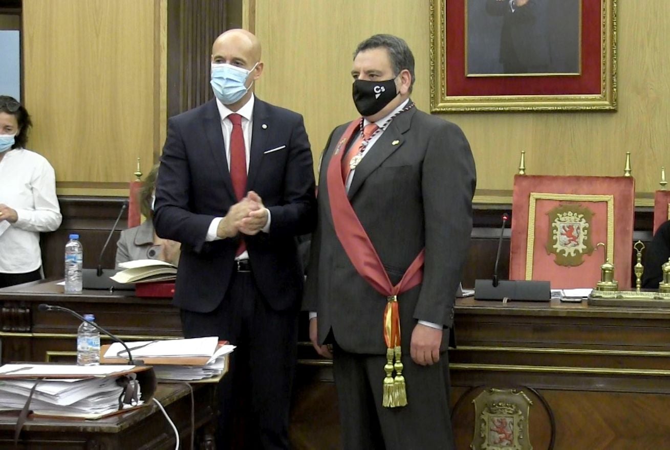 Fotos: Pleno ordinario del Ayuntamiento de León