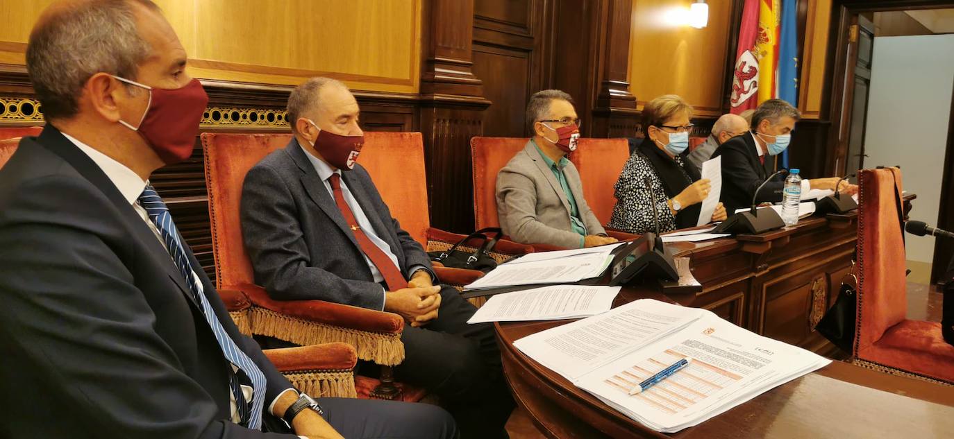 Fotos: Pleno ordinario del Ayuntamiento de León