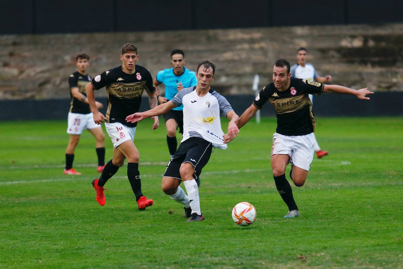 El conjunto leonés no pasa del empate (1-1) ante el colista del grupo 1 de la Primera RFEF.