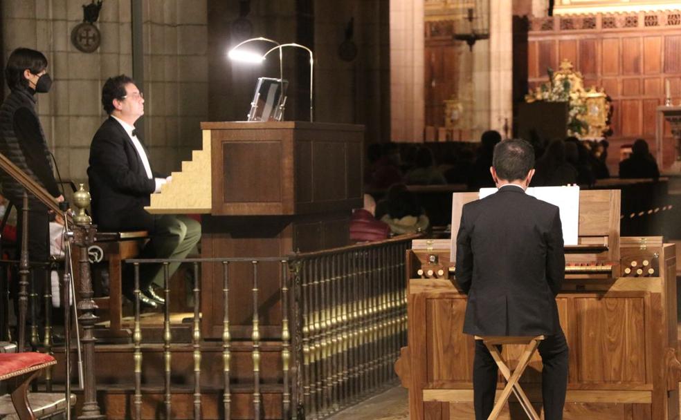 Germán González y Franciso Javier Jiménez durante el concierto de este sábado en la Catedral de León.