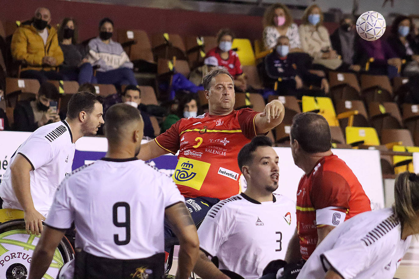 España disputa su primer partido internacional de esta modalidad en León ante Portugal, con triunfo para los lusos.