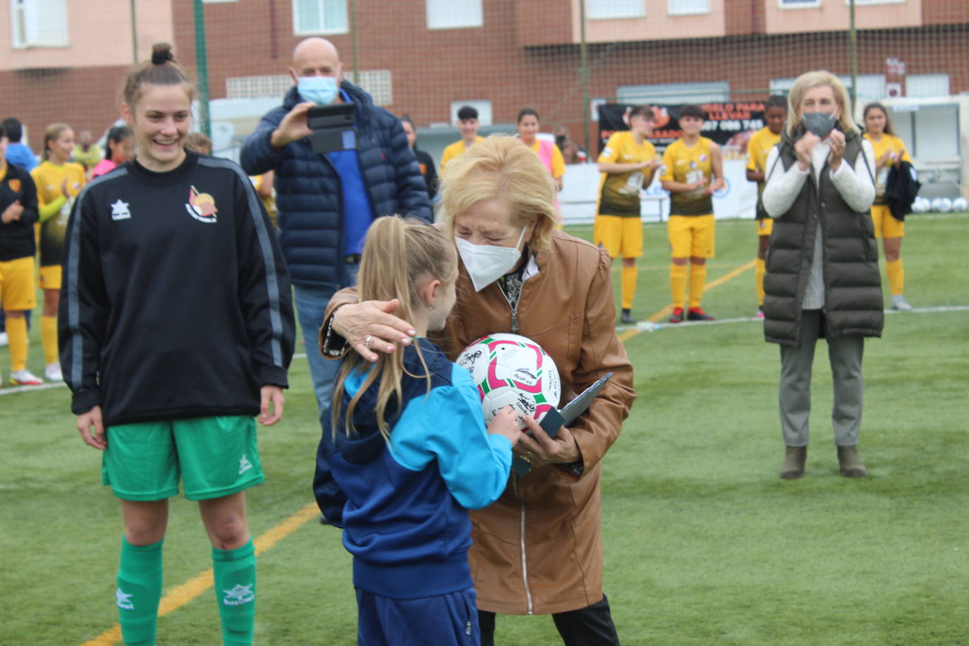 La I Copa Diputación de fútbol femenino ha servido para realizar un tributo a una de las grandes impulsoras de este deporte en la provincia