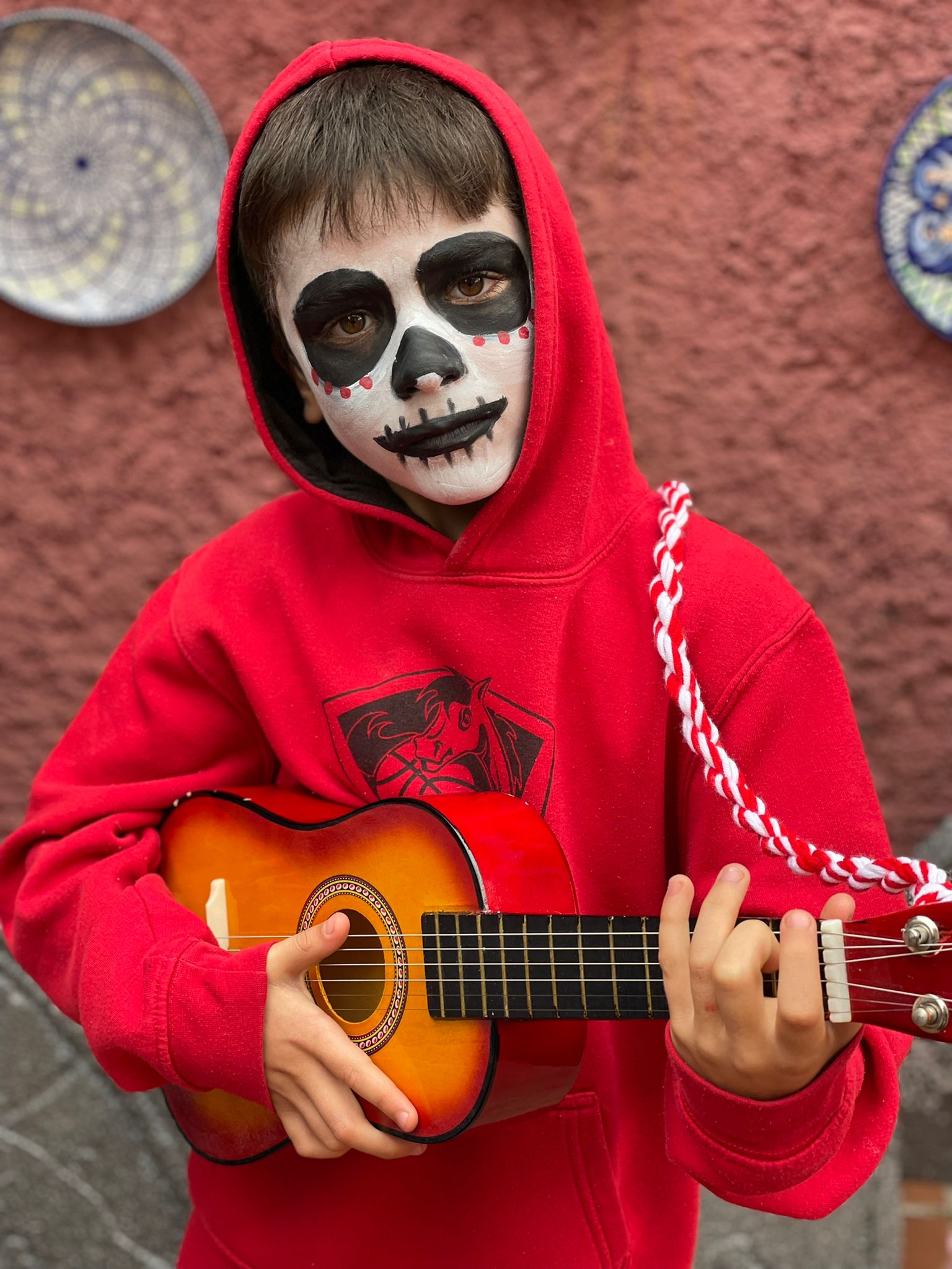 La localidad leonesa celebra la 'terrorífica' fiesta de Halloween con los más pequeños como grandes protagonistas. 