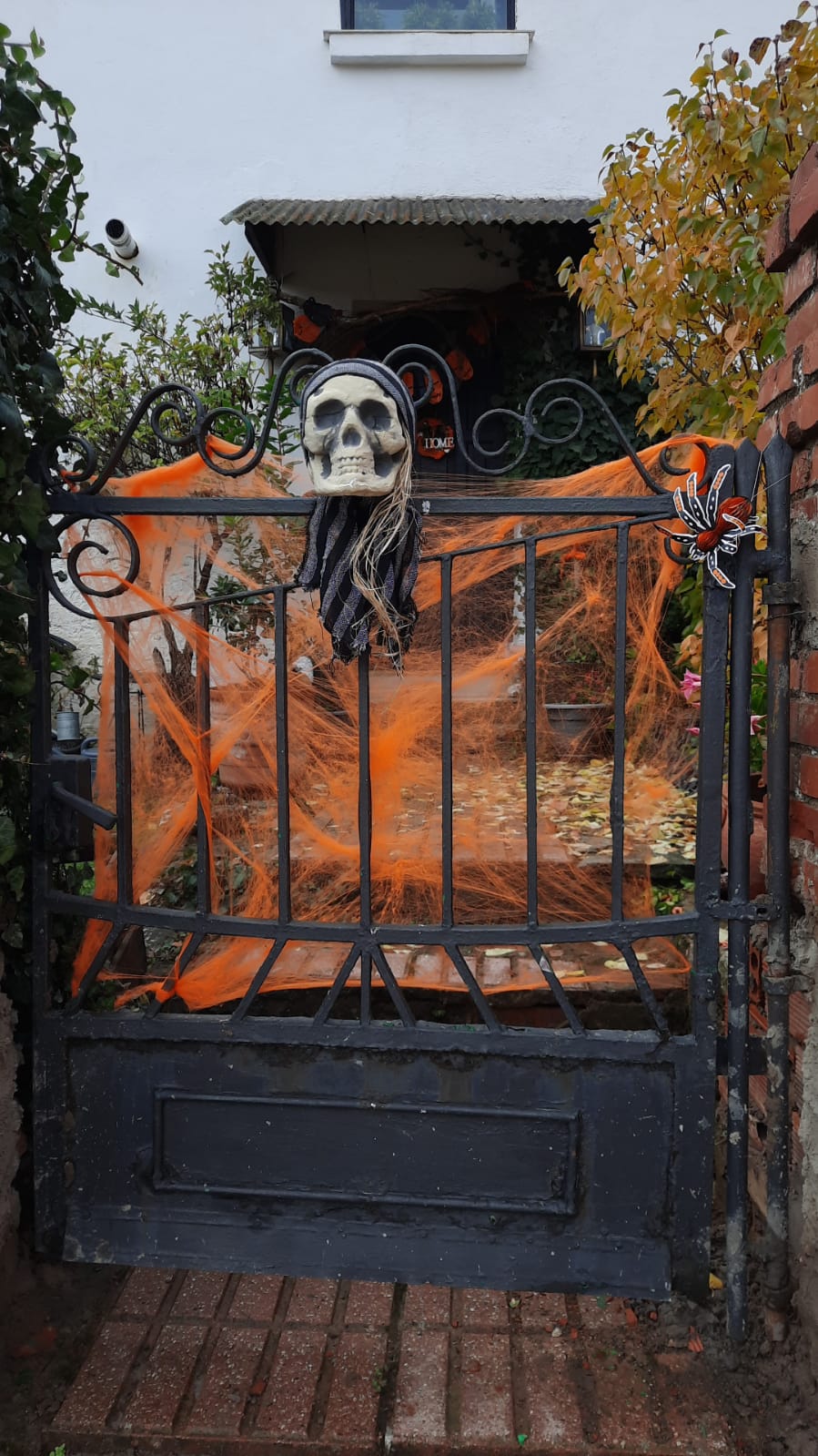 La localidad leonesa celebra la 'terrorífica' fiesta de Halloween con los más pequeños como grandes protagonistas. 