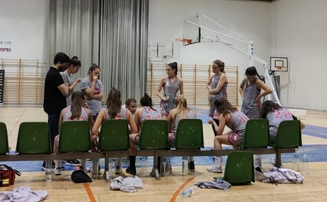 Las jugadoras del Patatas Hijolusa, durante el partido de este viernes.