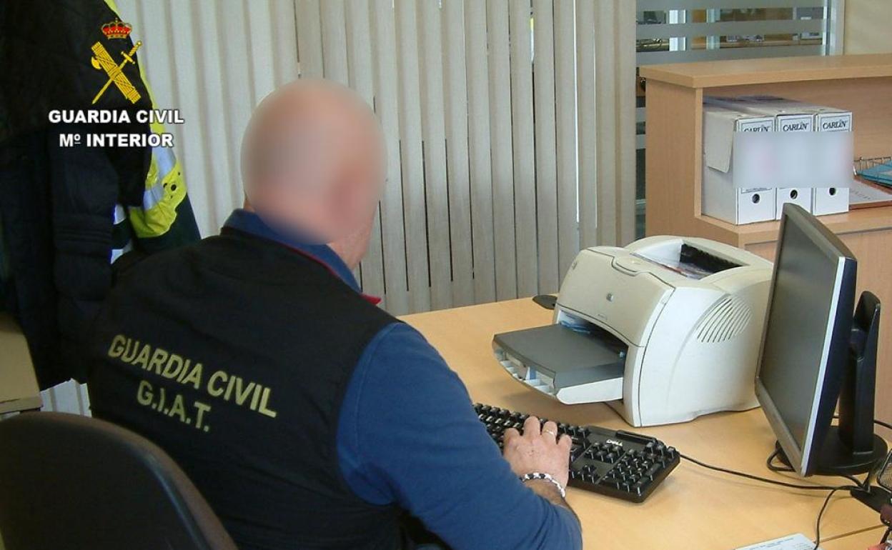 Imagen de las investigaciones de la Guardia Civil. 