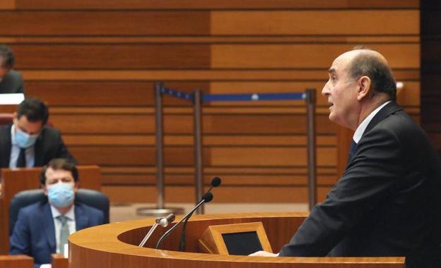 Tomás Quintana, procurador del Común, durante un pleno en als Cortes de Castilla y León.