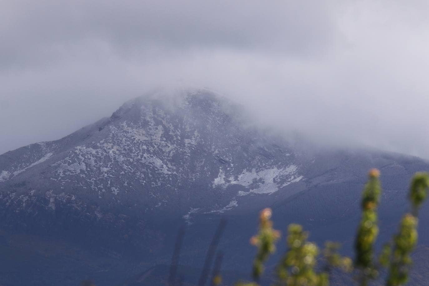 primeras nieves en la montaña berciana.