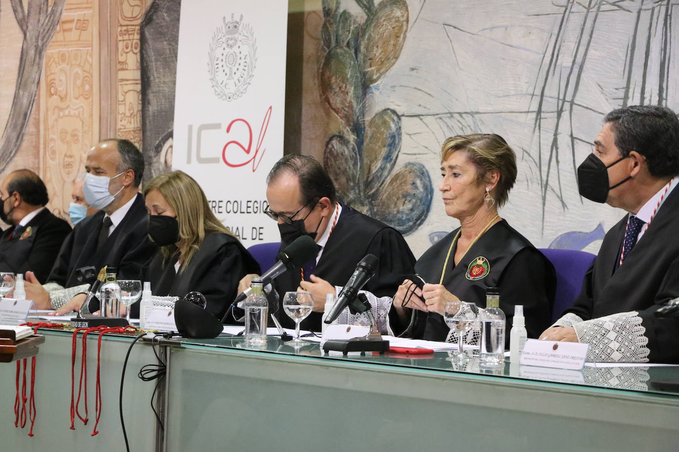 El Albéitar acoge el solemne acto de toma de posesión de la nueva junta de gobierno del Colegio de Abogados de León con Fernando Santocildes como decano.