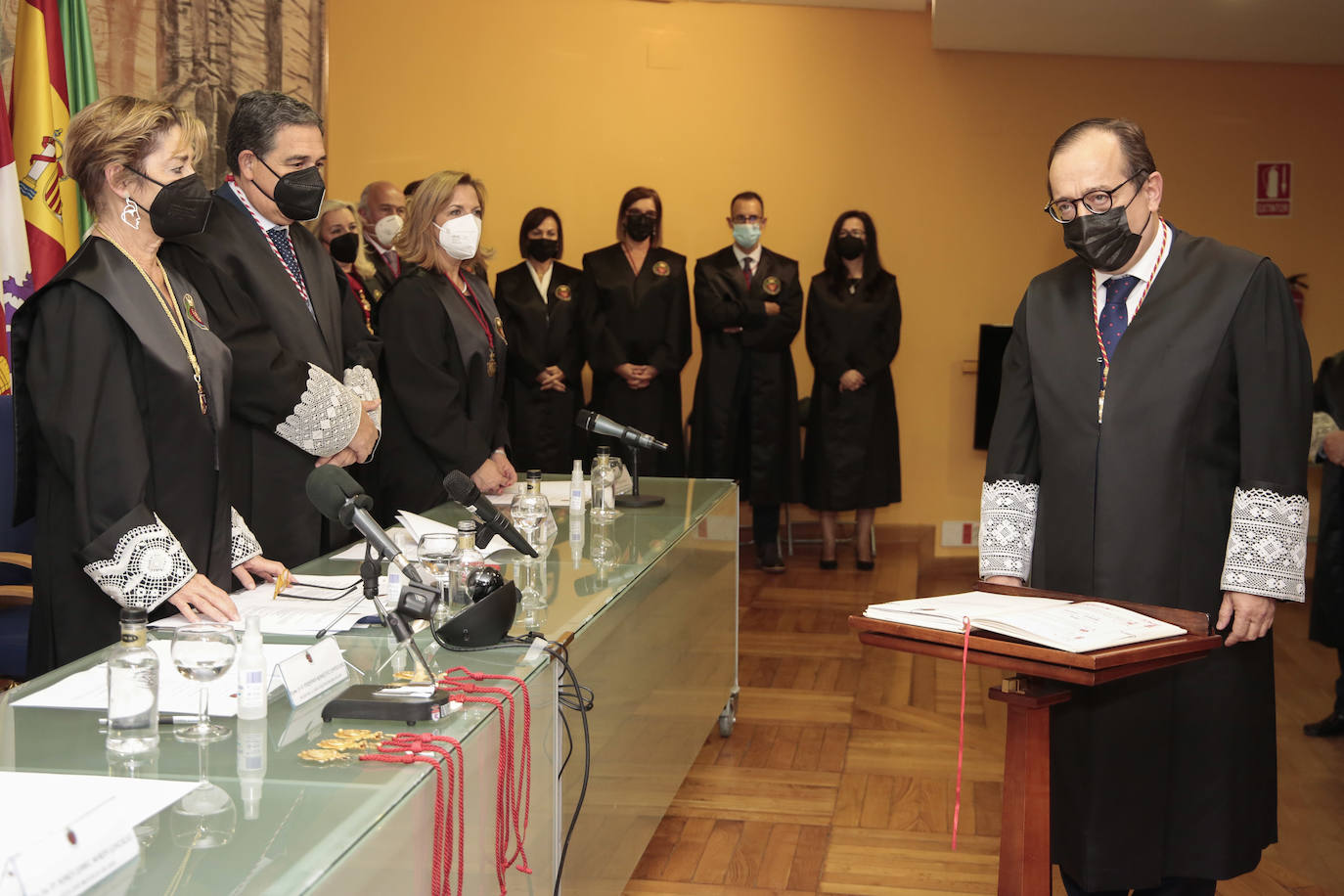 El Albéitar acoge el solemne acto de toma de posesión de la nueva junta de gobierno del Colegio de Abogados de León con Fernando Santocildes como decano.