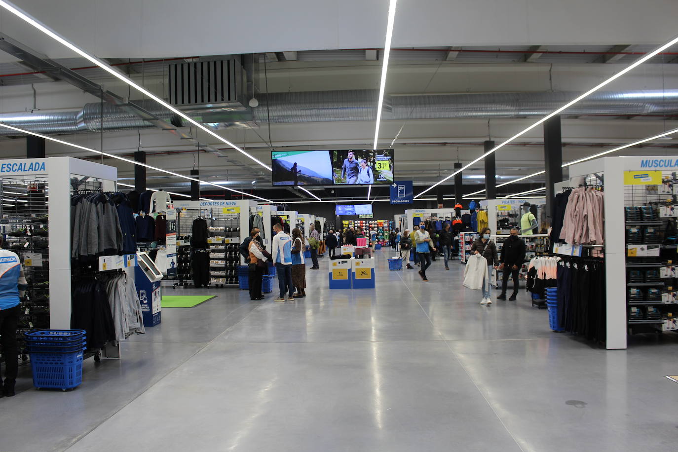 La tienda deportiva abre sus puertas este viernes 5 de noviembre con buena acogida por parte de los leoneses.