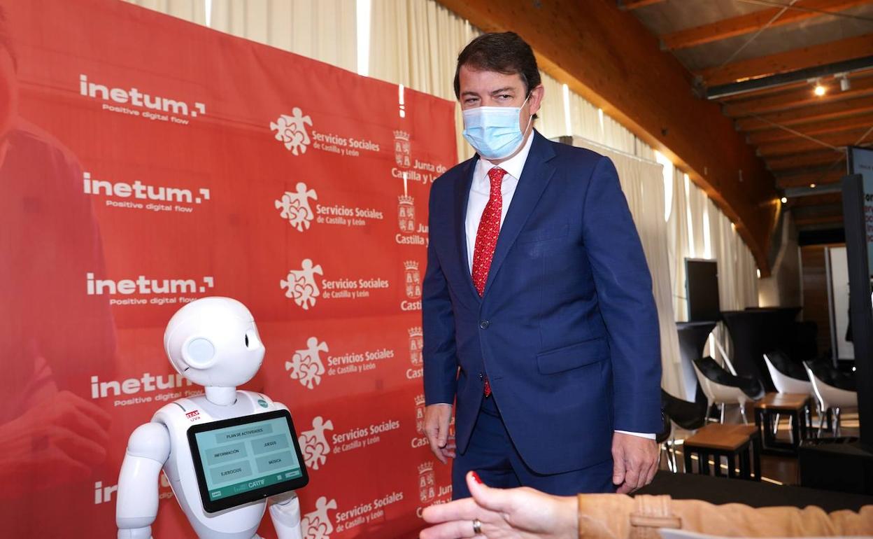 El presidente de la comunidad, Alofnso Fernández Mañueco, inaugura el Congreso.