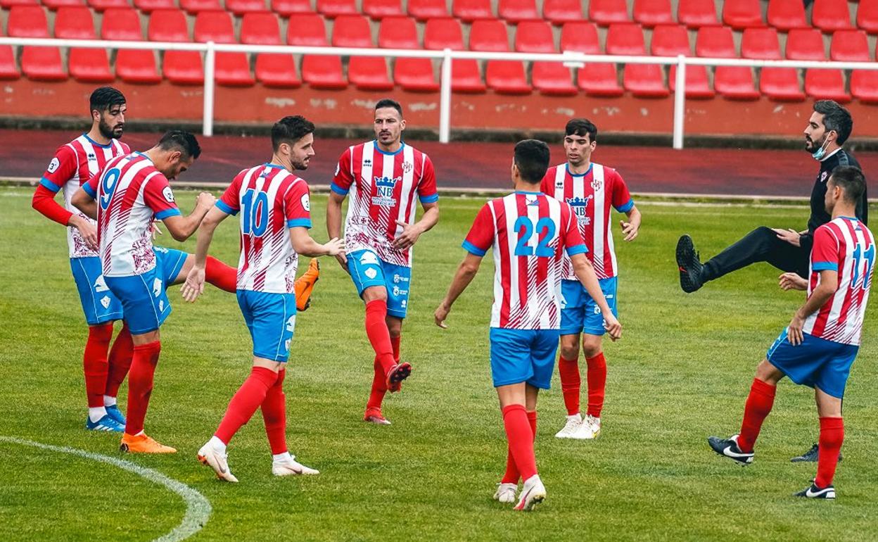 Imagen de un entrenamiento del Atlético Bembibre previo al encuentro en Palencia.