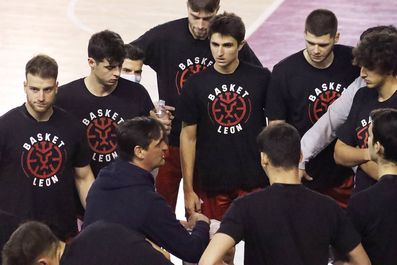 El conjunto de Luis Castillo da un golpe encima de la mesa tras doblegar a uno de los equipos punteros del Grupo A-B de Liga EBA.