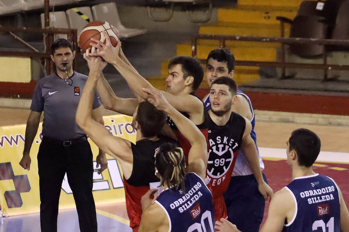 El conjunto de Luis Castillo da un golpe encima de la mesa tras doblegar a uno de los equipos punteros del Grupo A-B de Liga EBA.