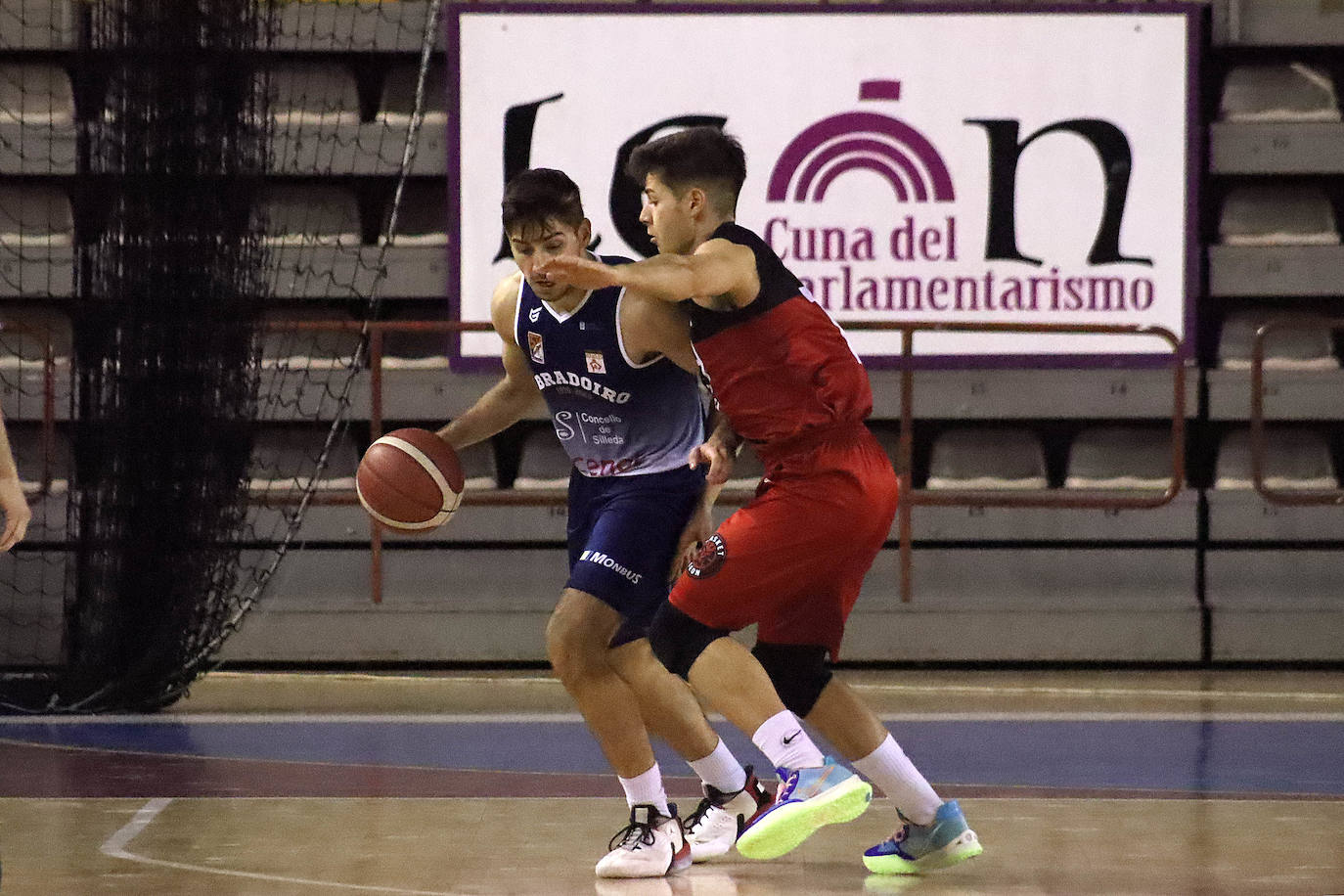 El conjunto de Luis Castillo da un golpe encima de la mesa tras doblegar a uno de los equipos punteros del Grupo A-B de Liga EBA.