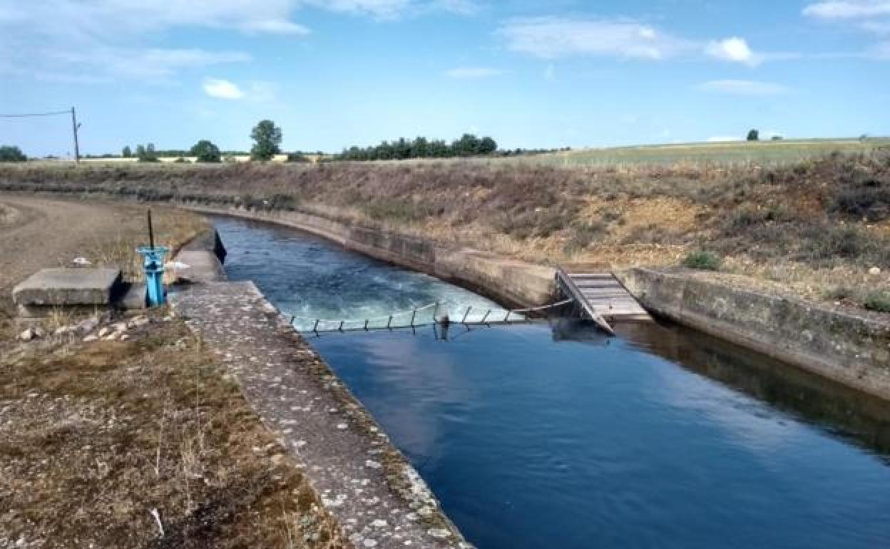 Uno de los canales que atraviesan la provincia de León.