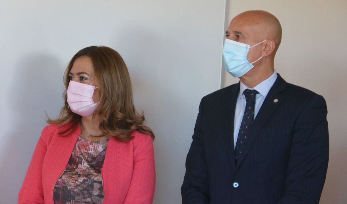 La delegada del Gobierno en Castilla y León, Virginia Barcones, visita el Centro de Alto Rendimiento de León. Junto a ella, el presidente de la Diputación, Eduardo Morán y el director del centro, Daniel Mateos.