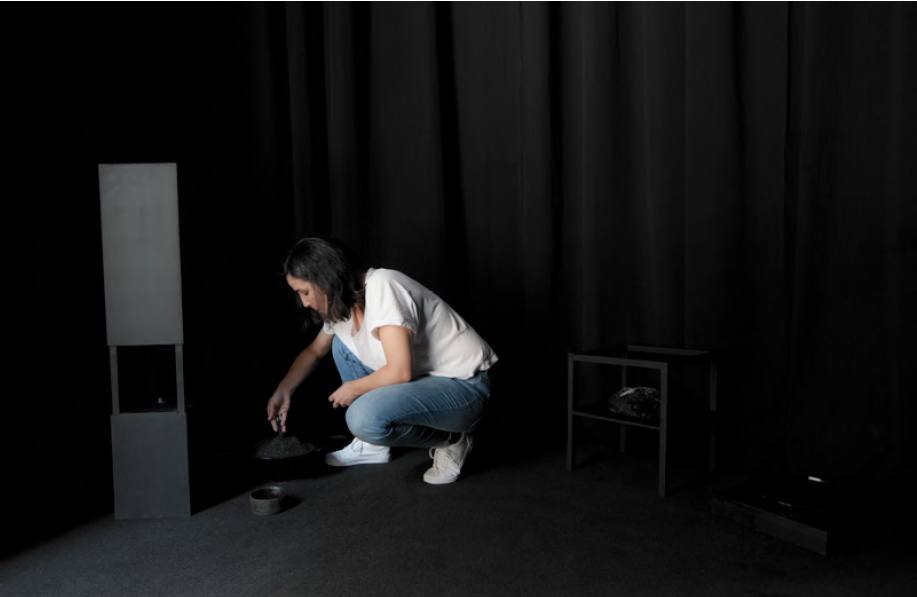 La artista asturiana Sara García desarrollará el proyecto 'Fuegos de alto grado' al ganar la primera convocatoria de NUDO/KNOT 2021 para investigadores y creadores de l Fundación Cerezales y Cinia y la Diputación de León | El proyecto que se imponía entre 50 propuestas cuenta con 6.000 euros y una estancia de nueve meses.