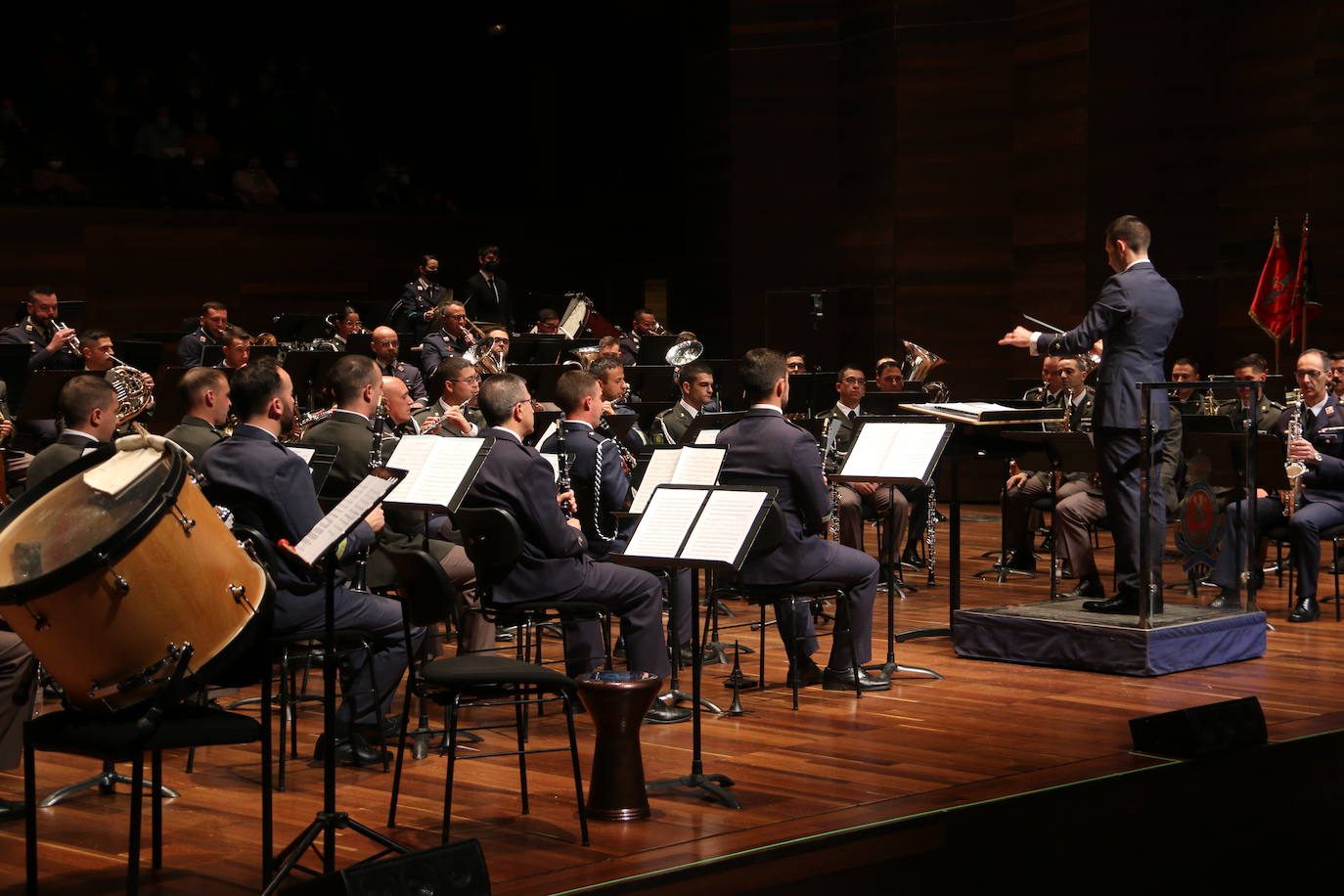La Unidad de música de la Academia Básica del Aire ha celebrado este miércoles un concierto en honor a Santa Cecilia, patrona de los músicos, con el que el Auditorio ha disfrutado, como siempre, con el repertorio de estos militares