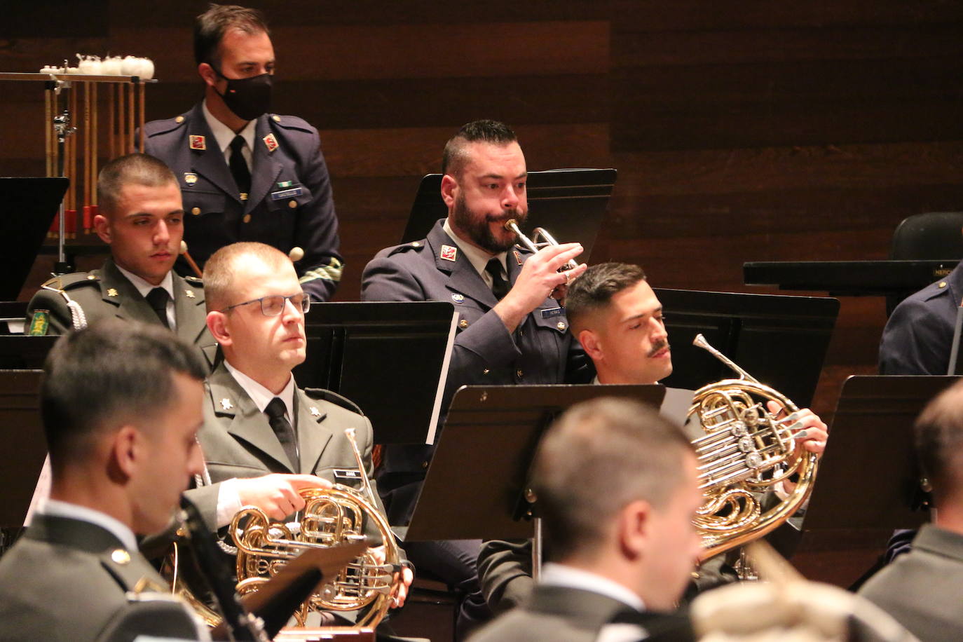 La Unidad de música de la Academia Básica del Aire ha celebrado este miércoles un concierto en honor a Santa Cecilia, patrona de los músicos, con el que el Auditorio ha disfrutado, como siempre, con el repertorio de estos militares