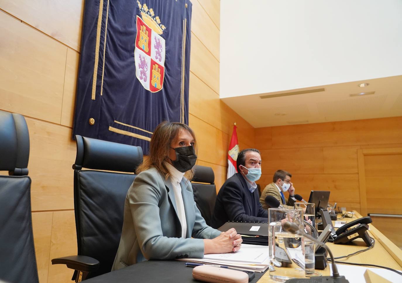 La consejera de Educación, Rocío Lucas, presenta los presupuestos para 2022 de su departamento ante la Comisión de Economía y Hacienda de las Cortes.