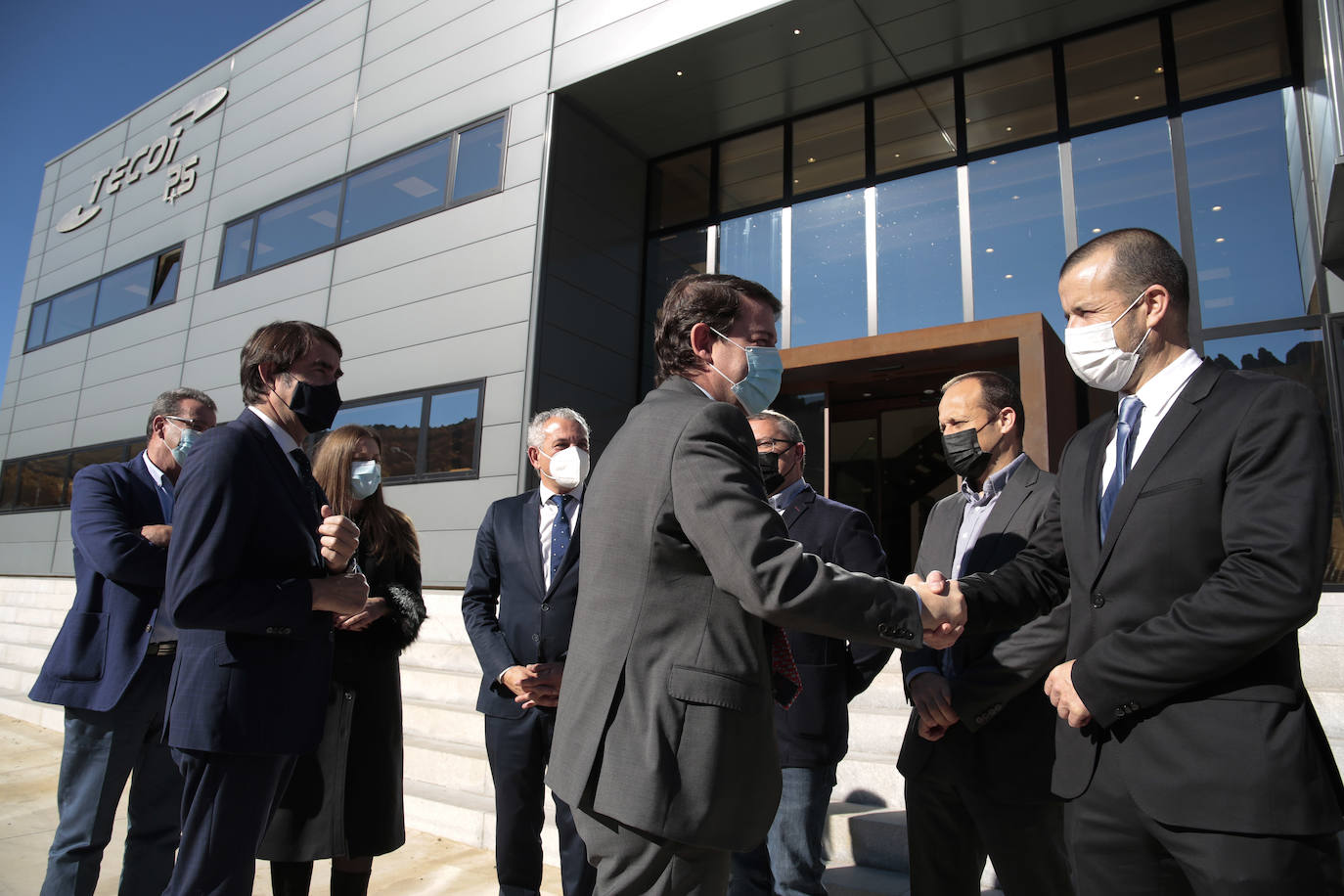 El presidente de la Junta de Castilla y León, Alfonso Fernández Mañueco, visita las obras del Conservatorio Profesional de Música de León. Junto a él, el consejero de Fomento, Juan Carlos Suárez-Quiñones y la delegada territorial de la Junta, Ester Muñoz.