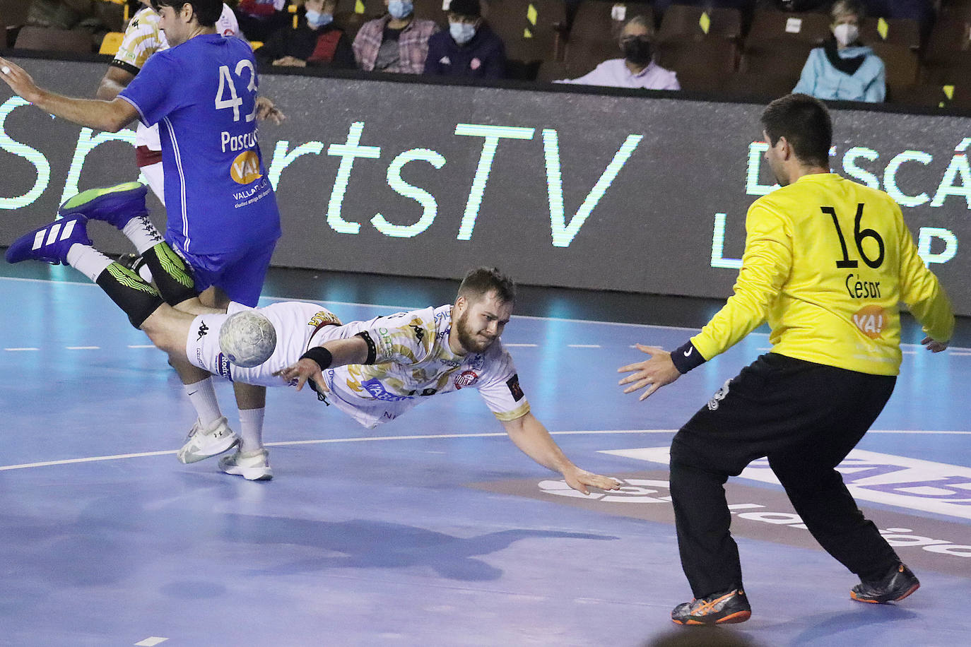 El conjunto leonés logró un importante triunfo en el derbi.