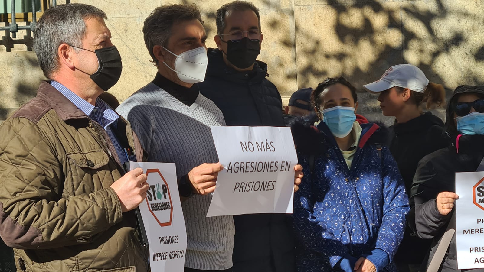 Los funcionarios se concentran para reclamar más protección y autoridad.