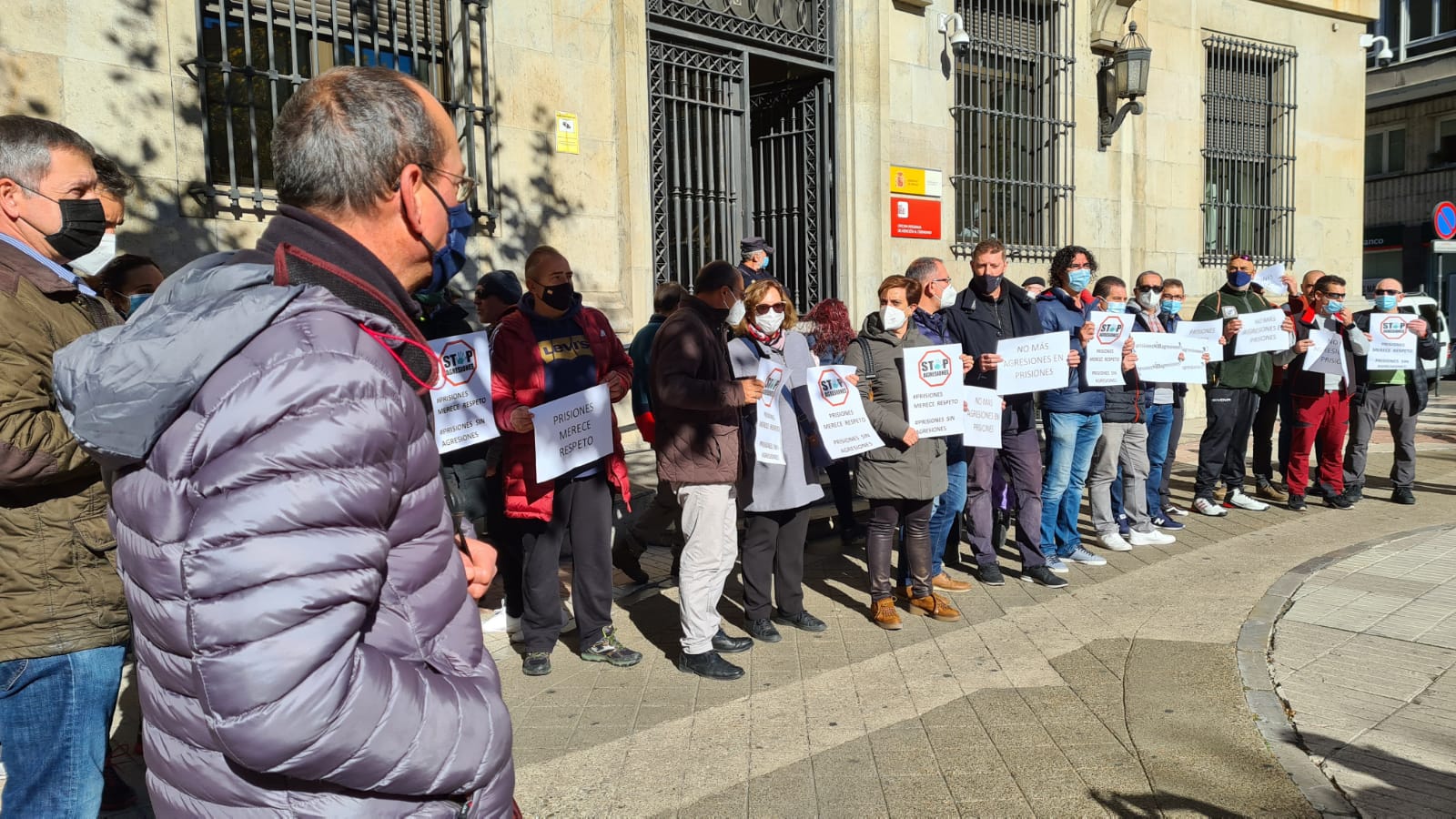 Los funcionarios se concentran para reclamar más protección y autoridad.