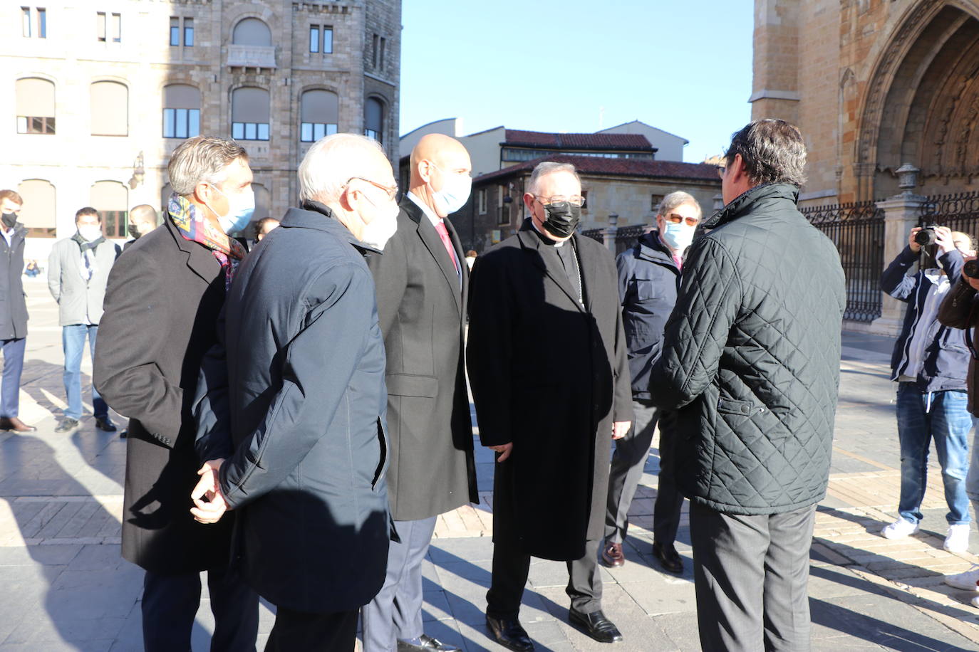 Las autoridades religiosas y políticas acompañaron al presidente de la CEOE al templo leonés.