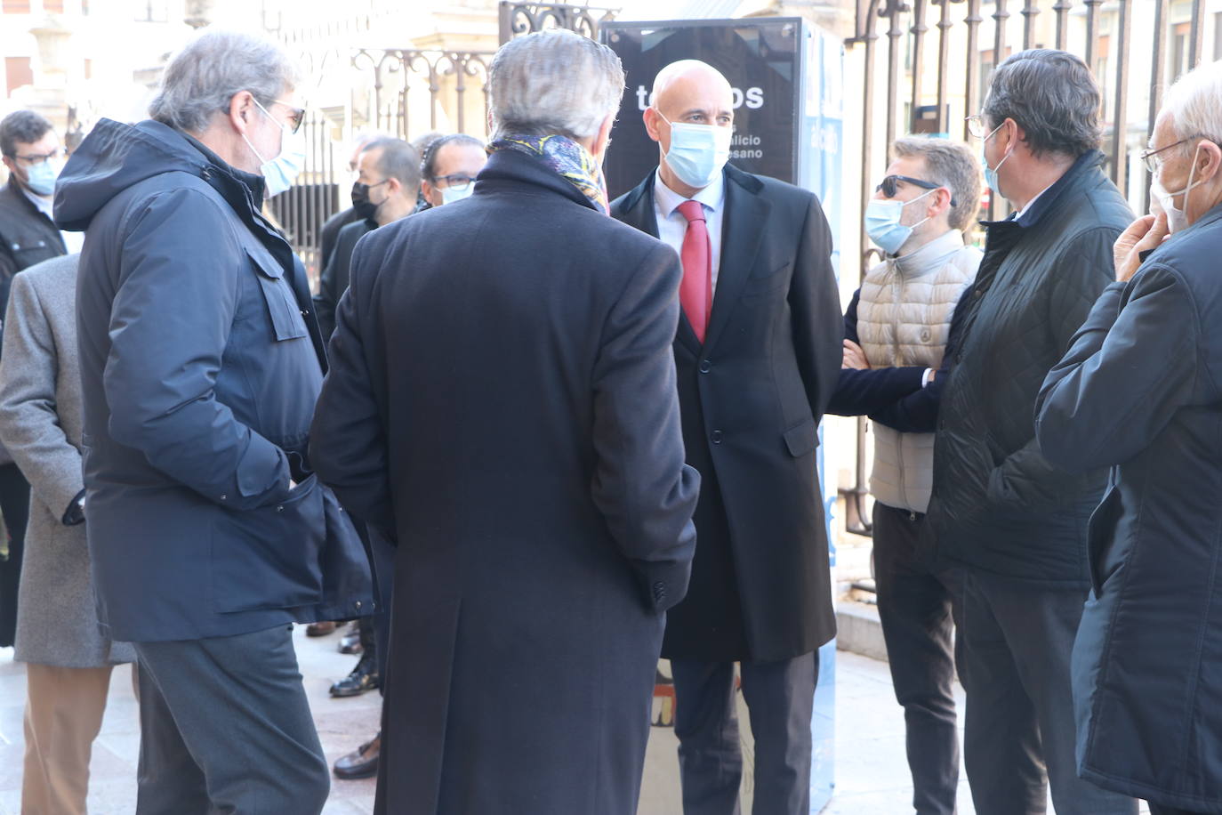 Las autoridades religiosas y políticas acompañaron al presidente de la CEOE al templo leonés.